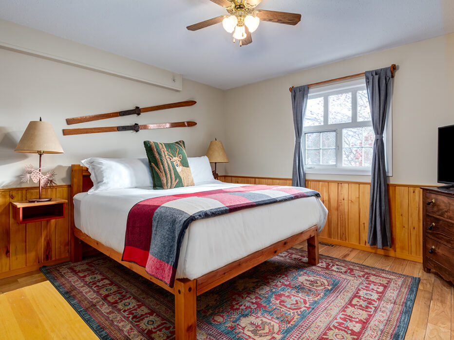 King Suite at the Courthouse Inn in Revelstoke, BC King Suite at the Courthouse Inn in Revelstoke, BC